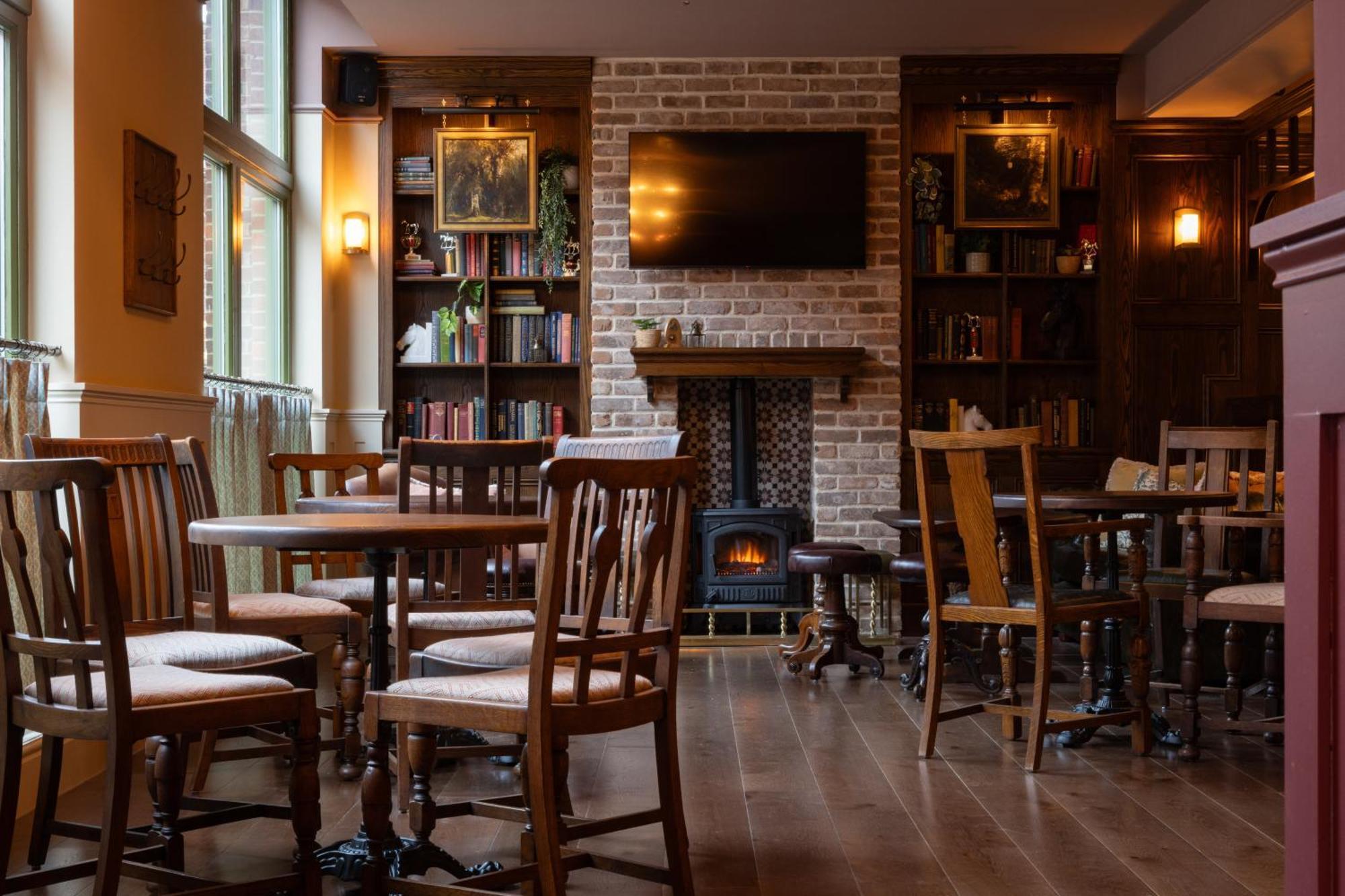 The Coat And Bear - A Heartwood Inn Newbury  Extérieur photo