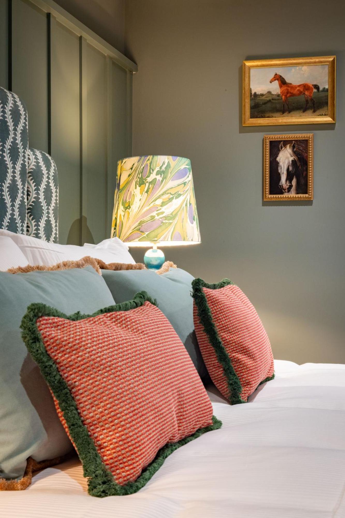 The Coat And Bear - A Heartwood Inn Newbury  Extérieur photo