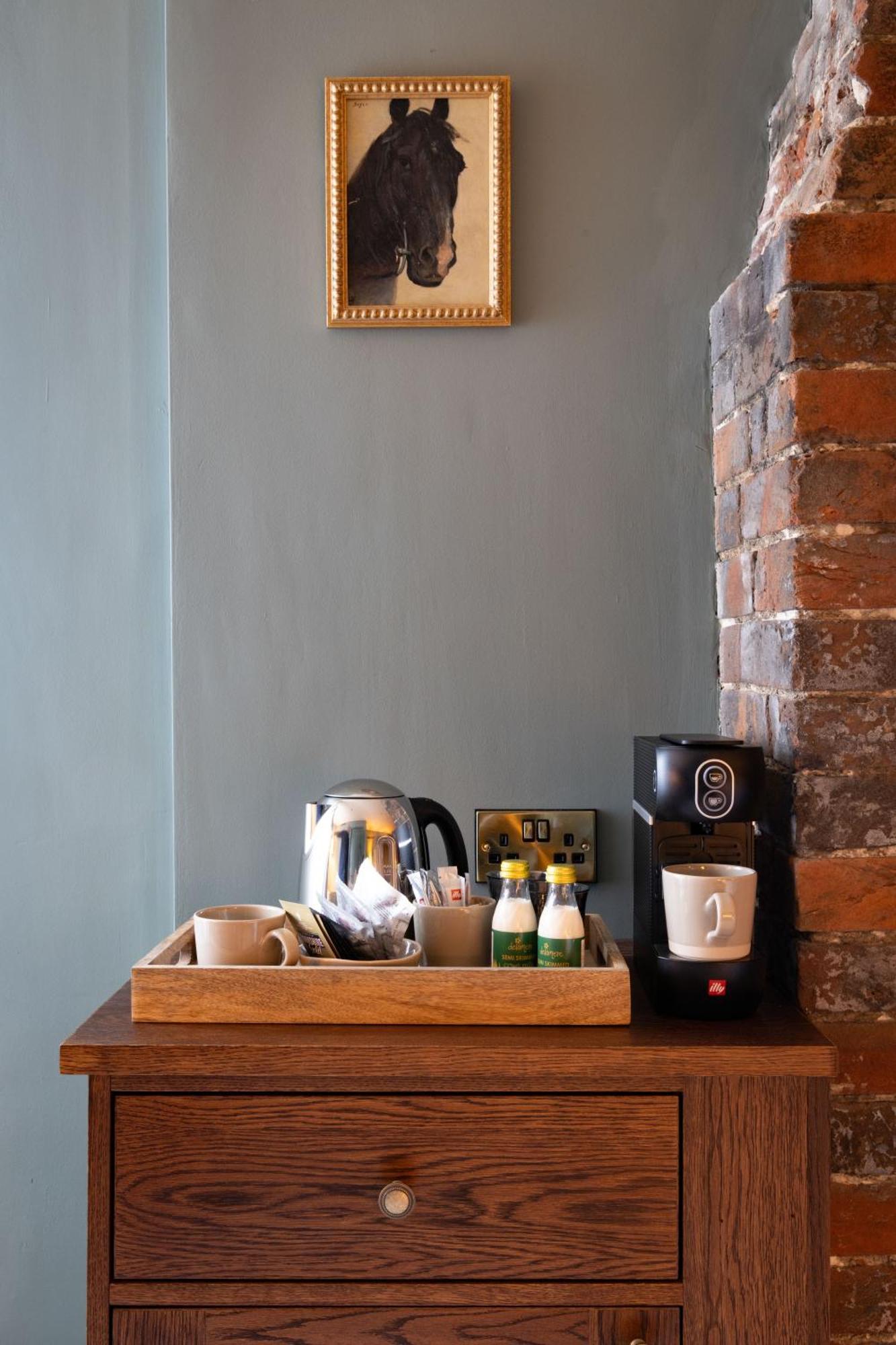 The Coat And Bear - A Heartwood Inn Newbury  Extérieur photo