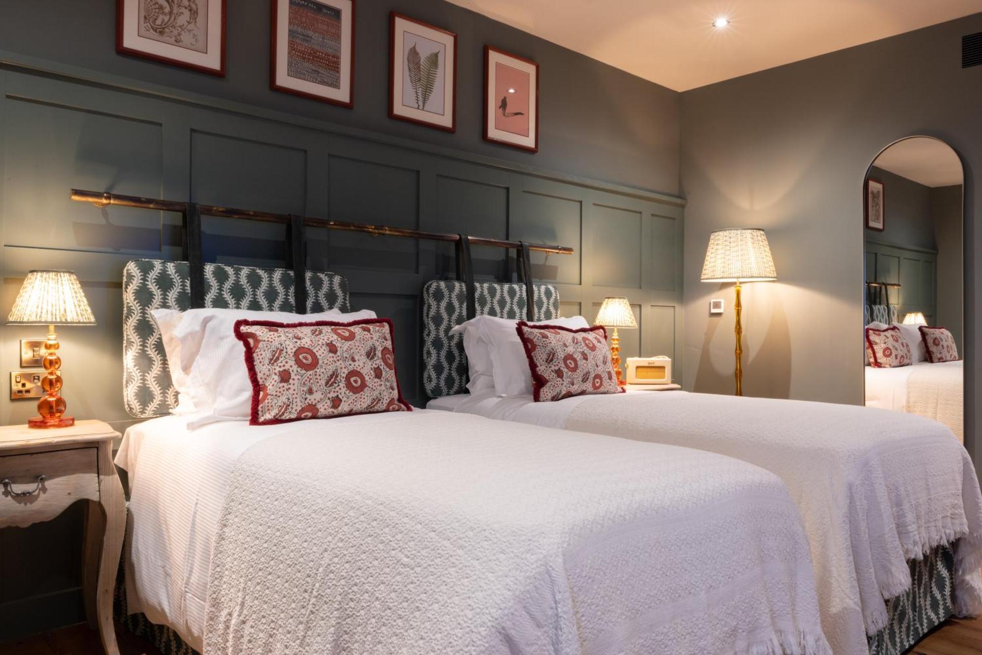 The Coat And Bear - A Heartwood Inn Newbury  Extérieur photo