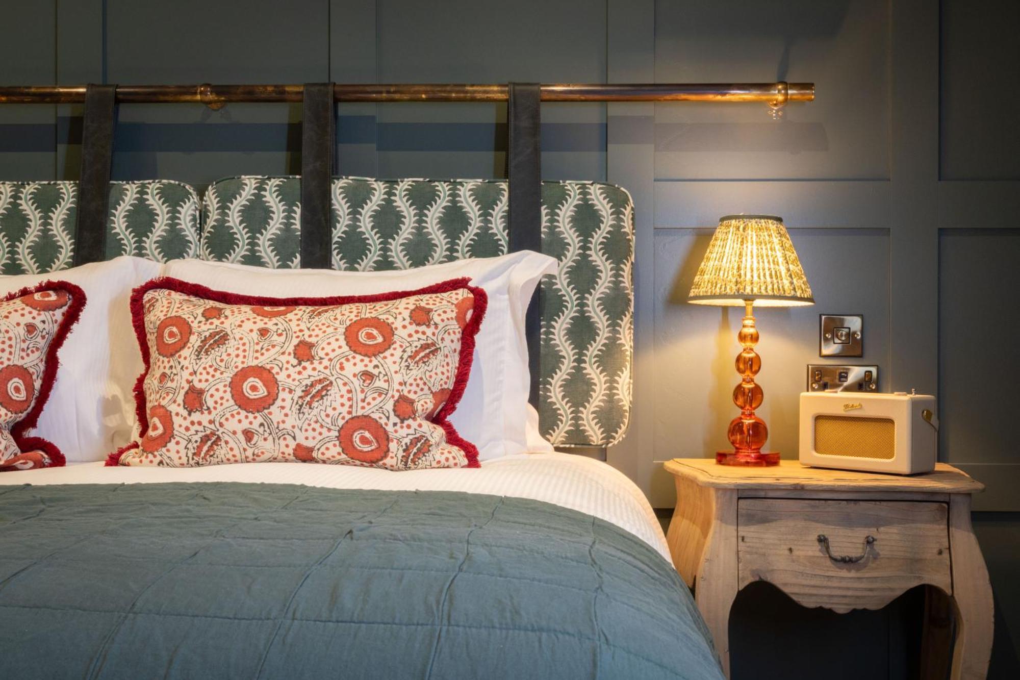 The Coat And Bear - A Heartwood Inn Newbury  Extérieur photo