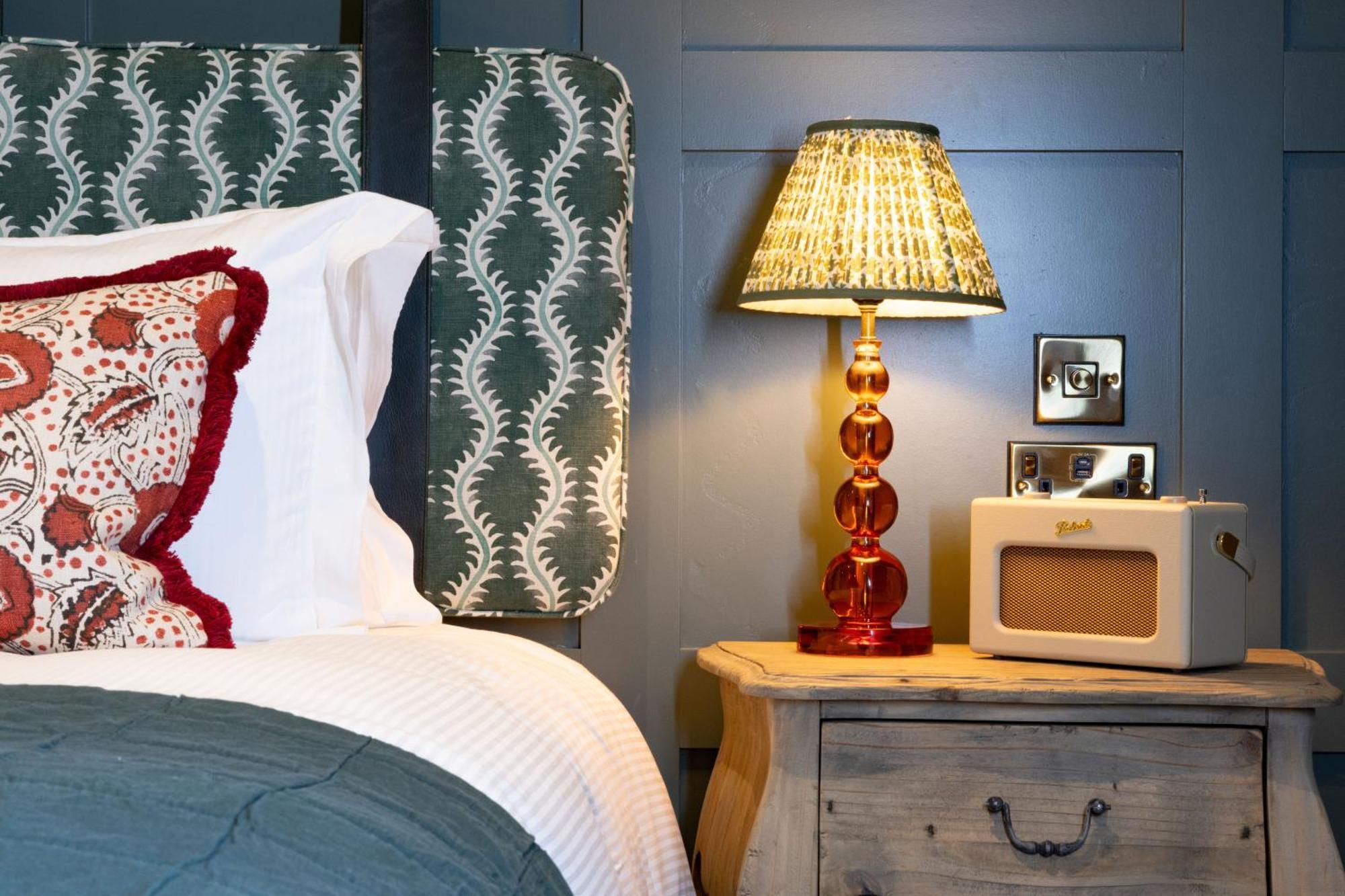 The Coat And Bear - A Heartwood Inn Newbury  Extérieur photo
