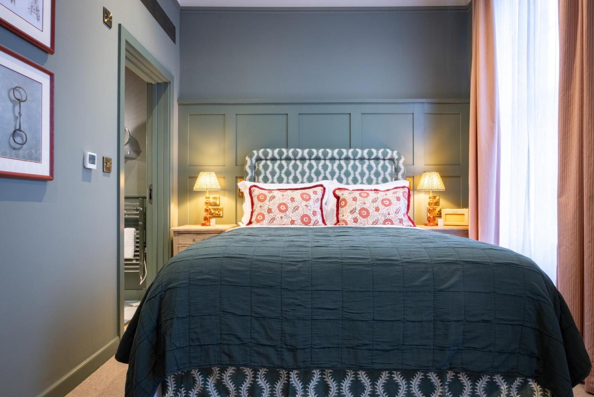 The Coat And Bear - A Heartwood Inn Newbury  Extérieur photo